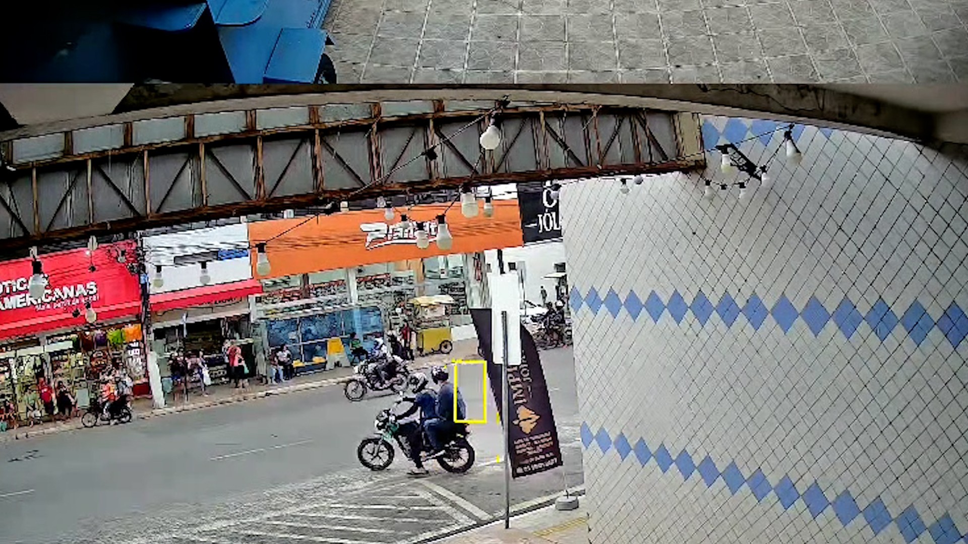 Datafolha: 8 em cada 10 brasileiros afirmam ter medo de assalto quando motos se aproximam