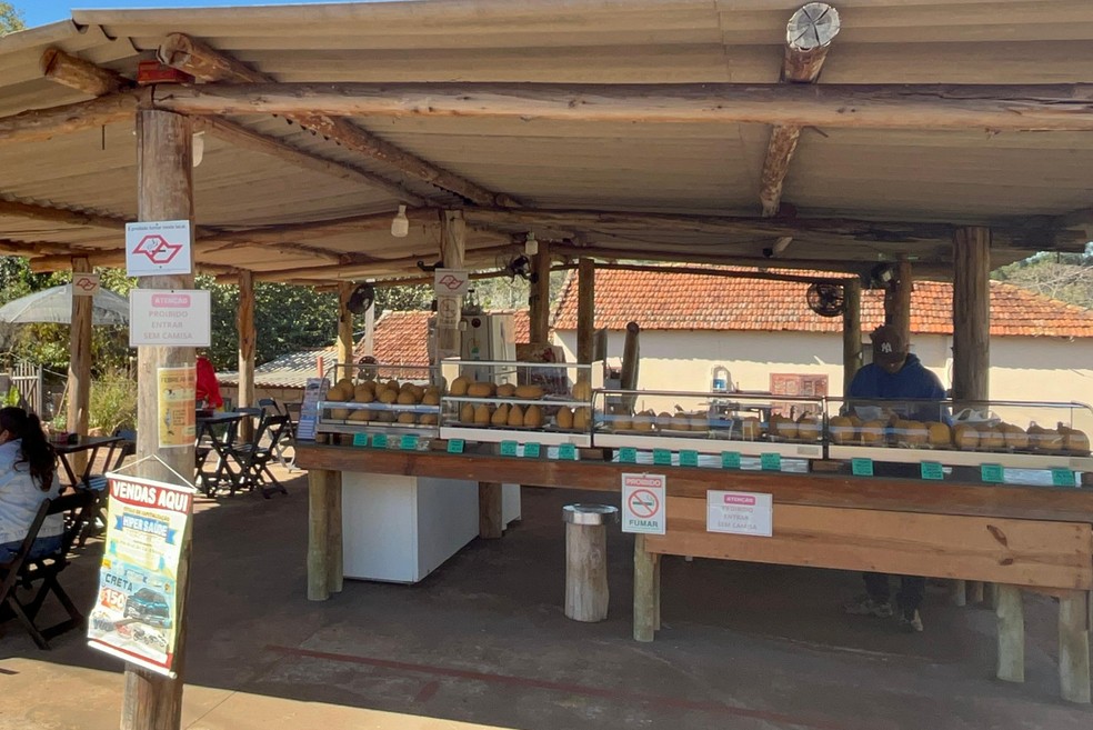 Coxinhas de quase meio quilo atraem pessoas de várias cidades da região para Gavião | Foto: Amanda Rocha/g1