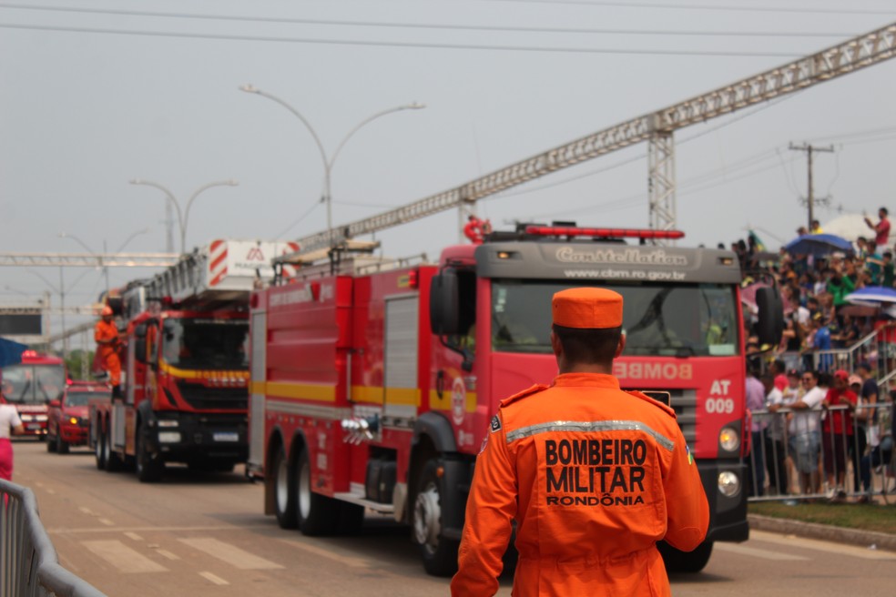 Veículos do Corpo de Bombeiros são apresentados durante desfile da Independência em Porto Velho — Foto: Foto: Mateus Santos/g1