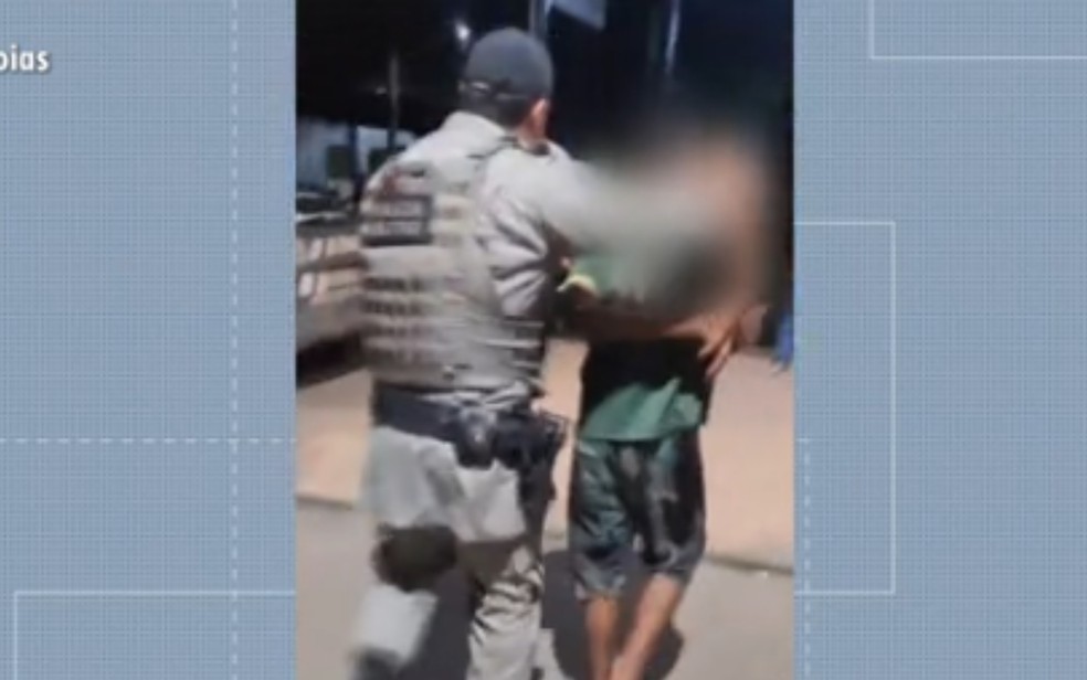 Prisão de um dos suspeitos de envolvimento na morte da empresária Belmira Alves Ribeiro, em Goiás — Foto: Reprodução/TV Anhanguera