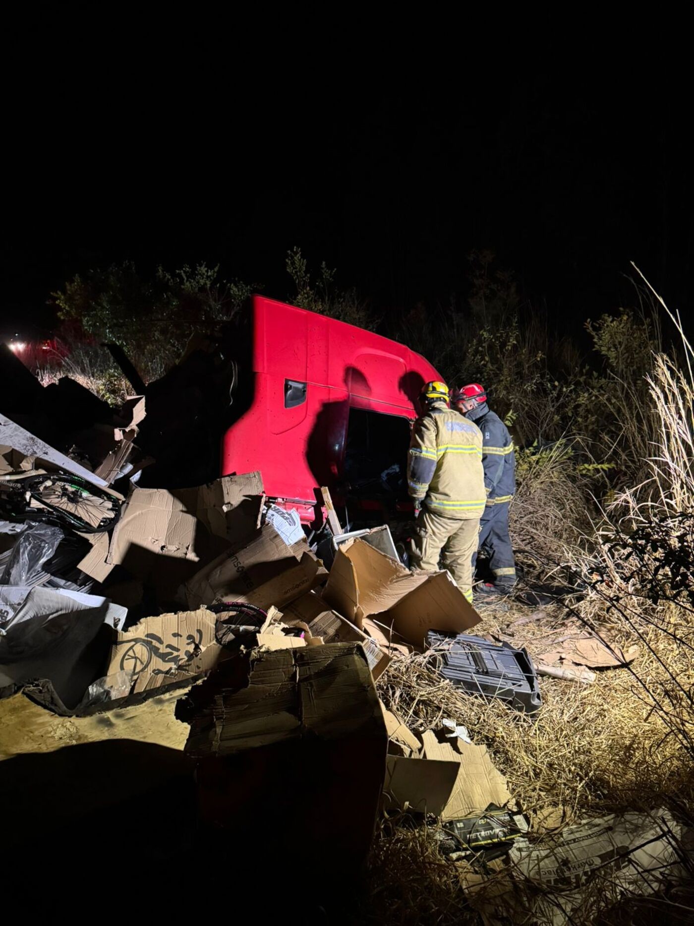 Batida entre duas carretas deixa um morto e dois feridos na BR-251
