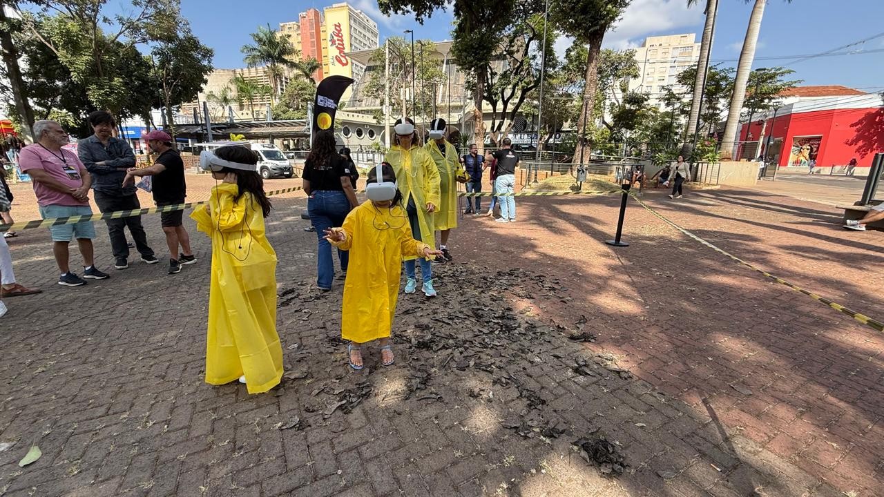 Imersão no FIT permite que público se sinta dentro de floresta com óculos de realidade virtual: 'Mergulho em si'