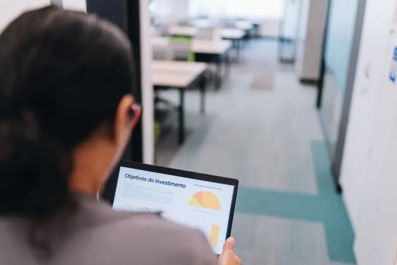 Pressão para agradar a todos impede mulheres de progredir no trabalho?