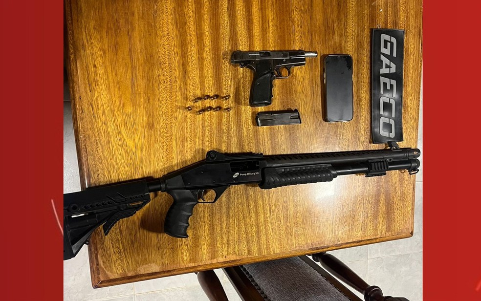 Armas apreendidas na ação — Foto: SSP-BA e MP-BA
