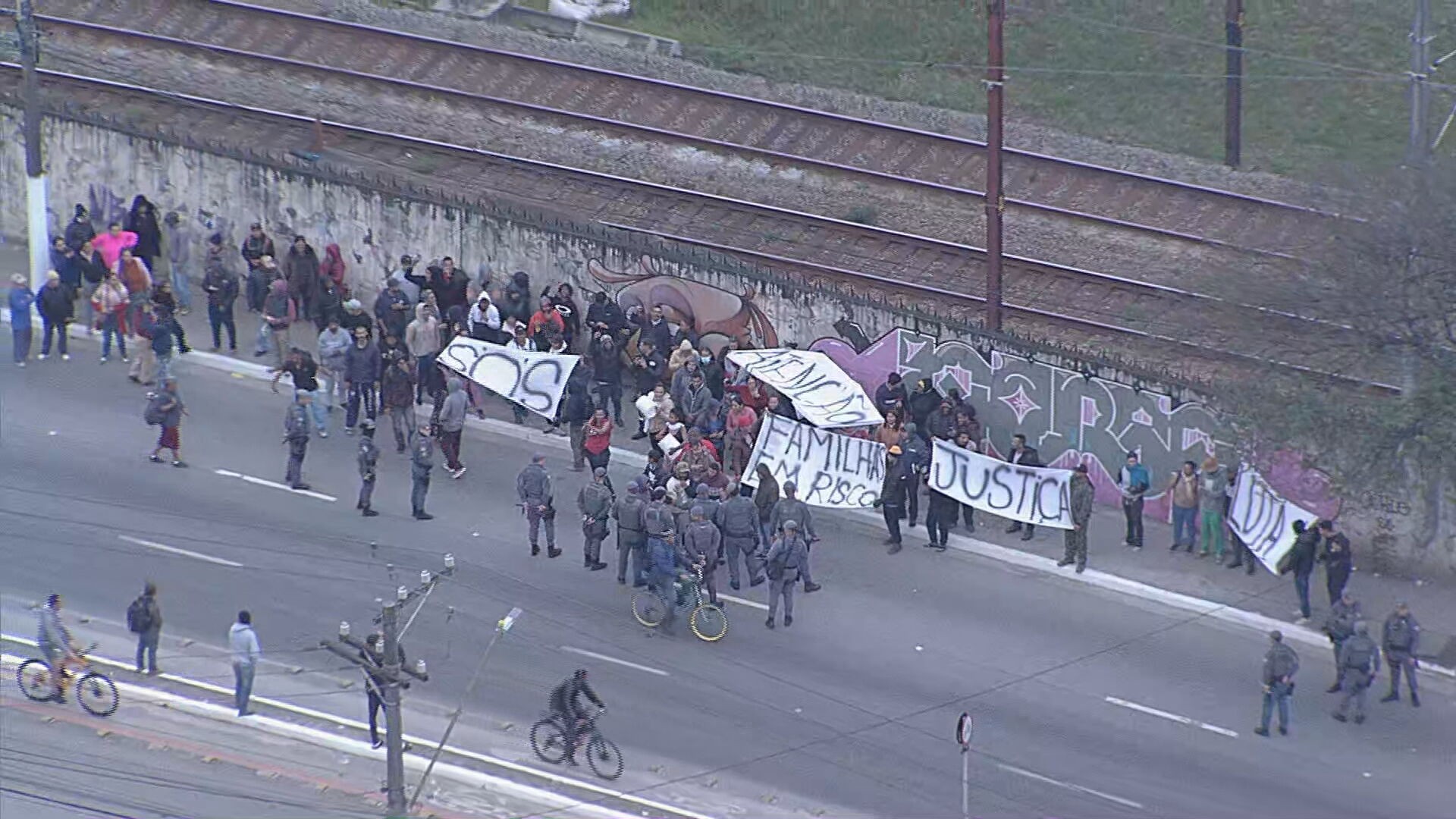 Protesto por moradia interrompe parcialmente circulação da Linha 12-Safira da CPTM em SP; Paese foi acionado