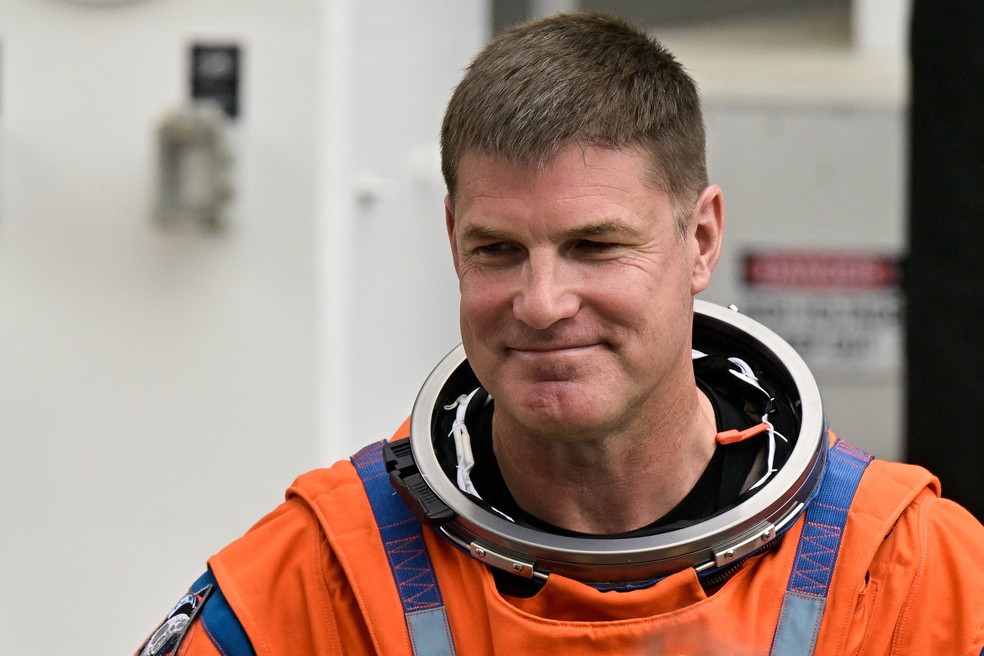 Astronauta Jeremy Hansen, o único canadense a bordo da missão. — Foto: REUTERS/Steve Nesius