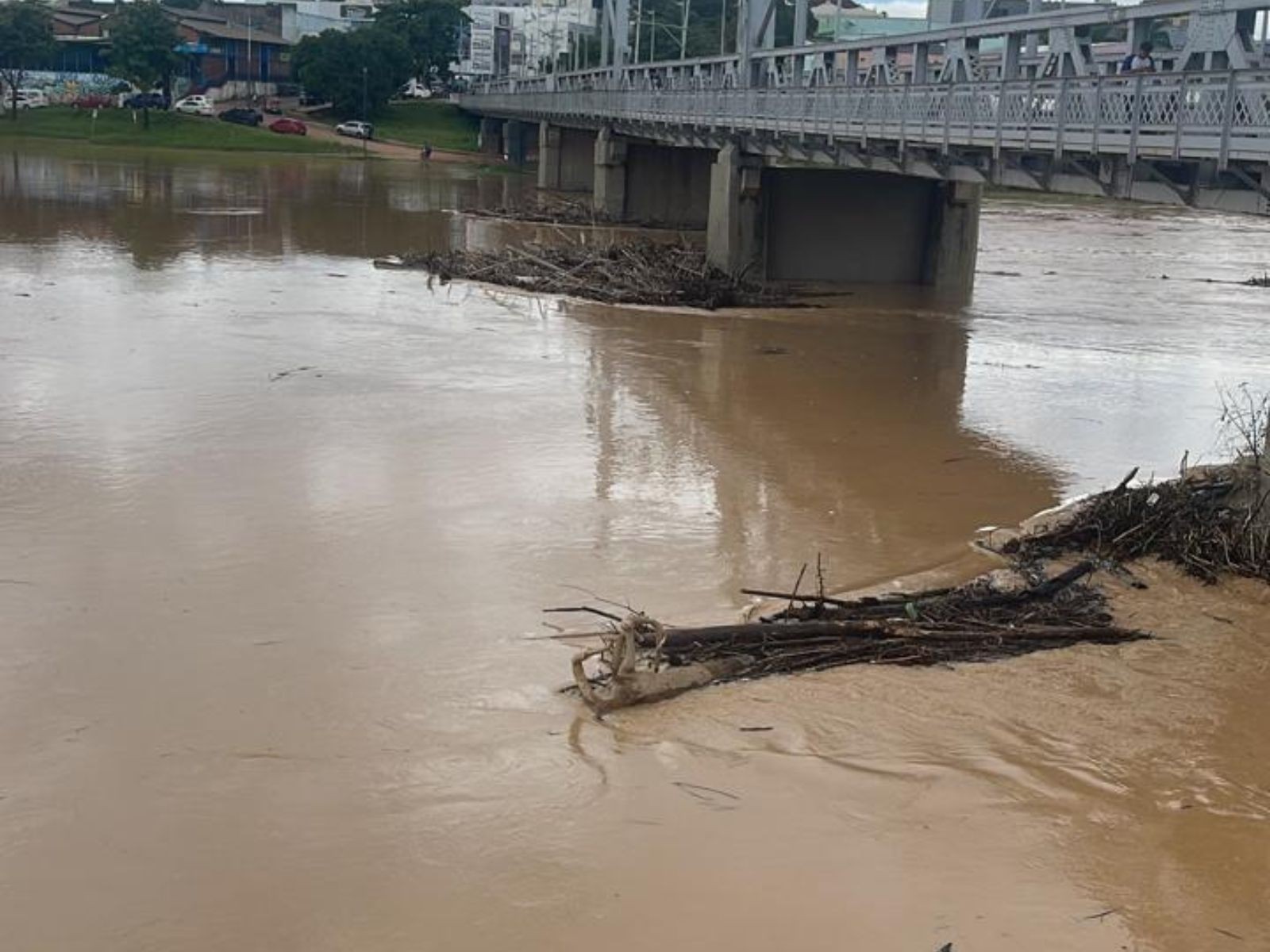 Rio Acre segue em vazante e abrigos são desmobilizados na capital acreana