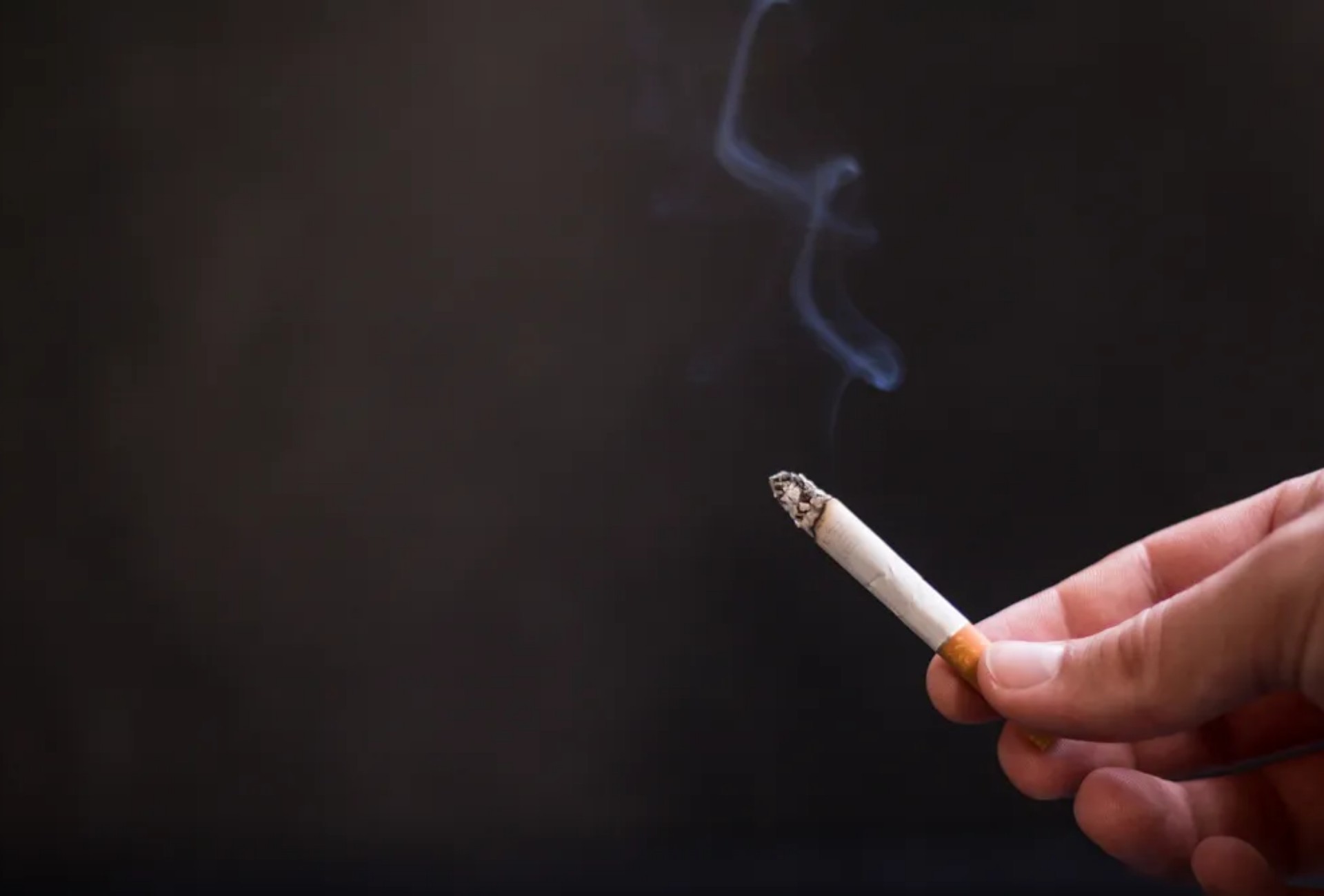 Caminhoneiro é esfaqueado em posto de combustível após discussão por cigarro em Campo Grande