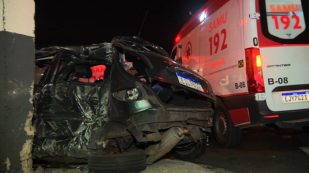 Motorista morre após carro bater em muro na Avenida John Boyd Dunlop, em Campinas 