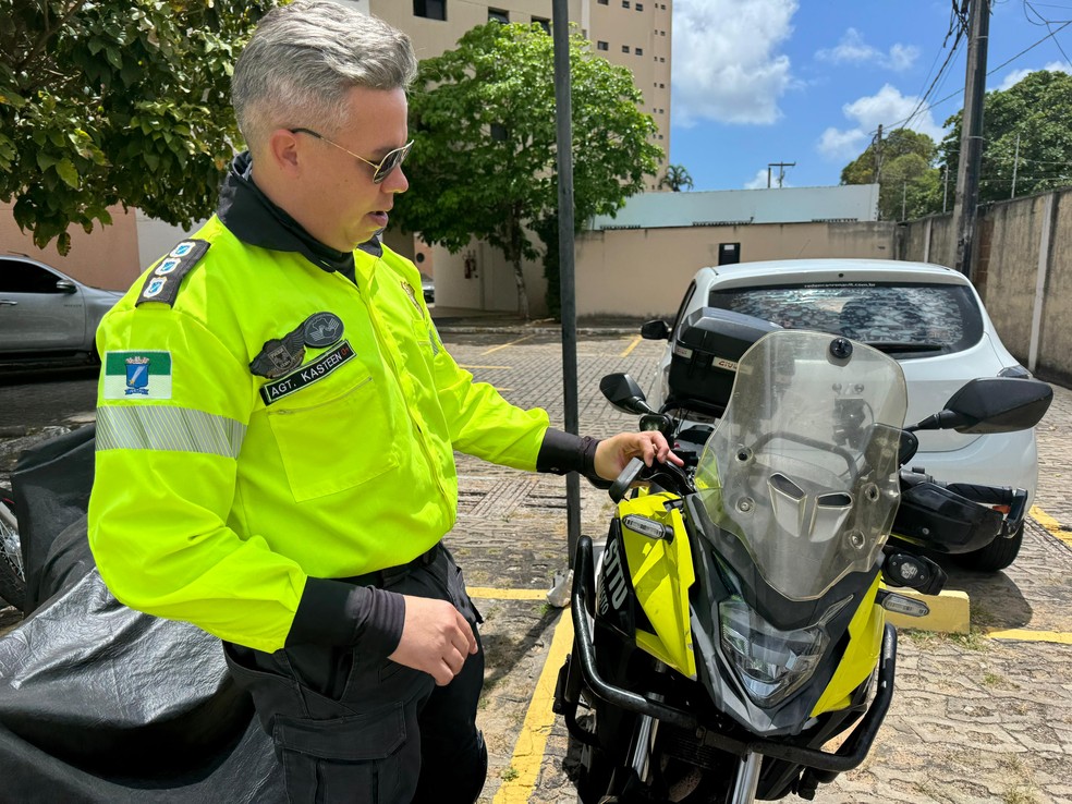Agente de trânsito Kasteen Carlos relata agressão sofrida durante o trabalho — Foto: Sérgio Henrique Santos/Inter TV Cabugi
