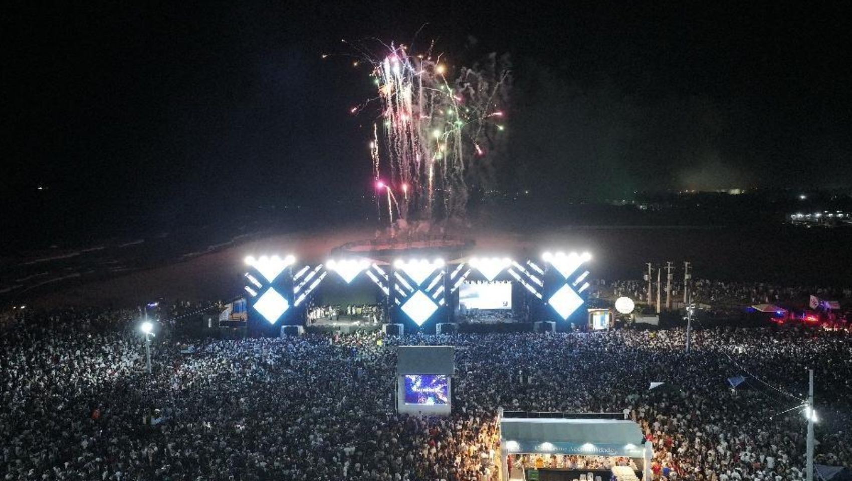 Réveillon 2026: festa da virada na Orla da Atalaia em Aracaju reúne mais de 150 mil pessoas
