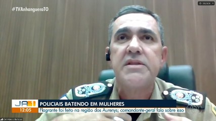 Policiais militares empurram e batem em mulheres durante abordagem