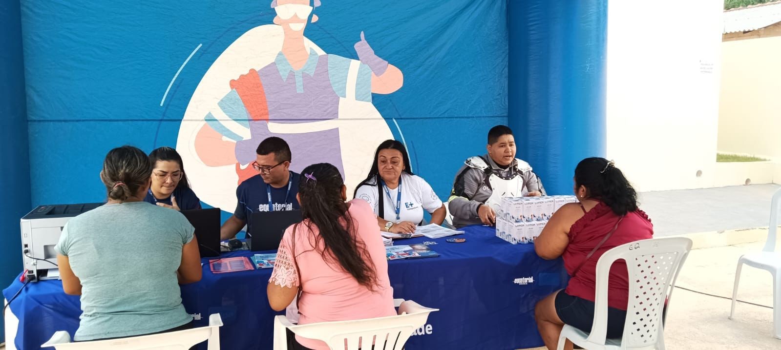 Moradores de Belém e Ananindeua recebem caravana de serviços para troca de geladeiras e lâmpadas