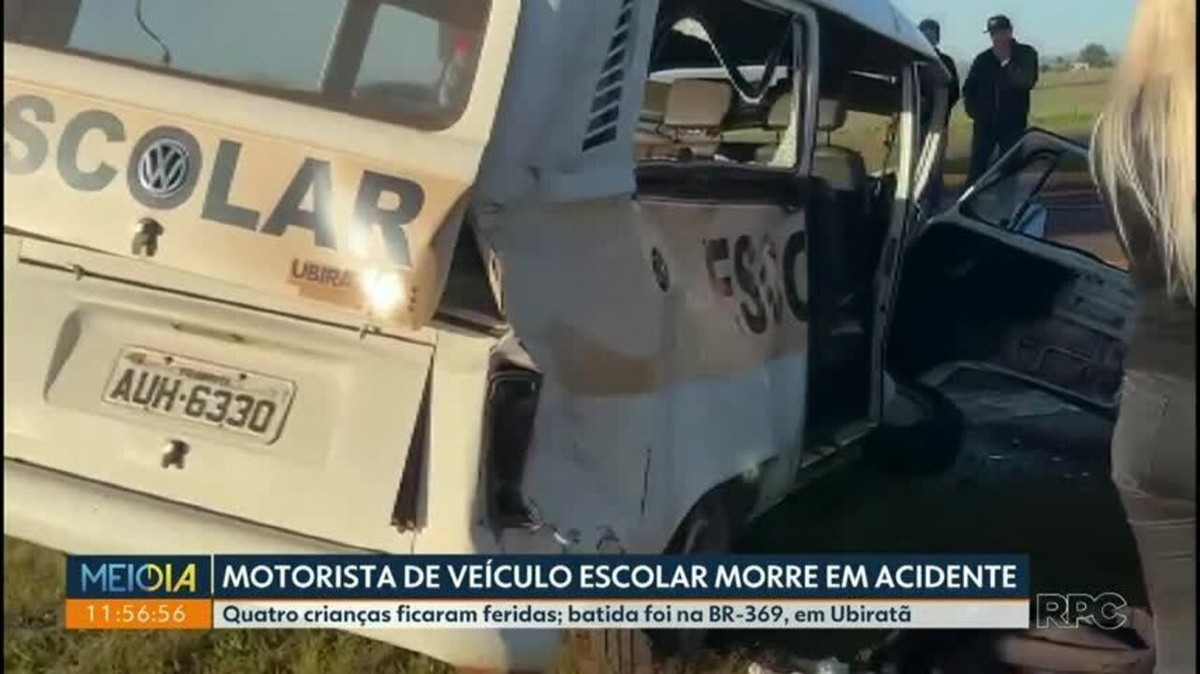 Homem morre após ser ejetado em batida entre Kombi de transporte escolar e caminhonete em