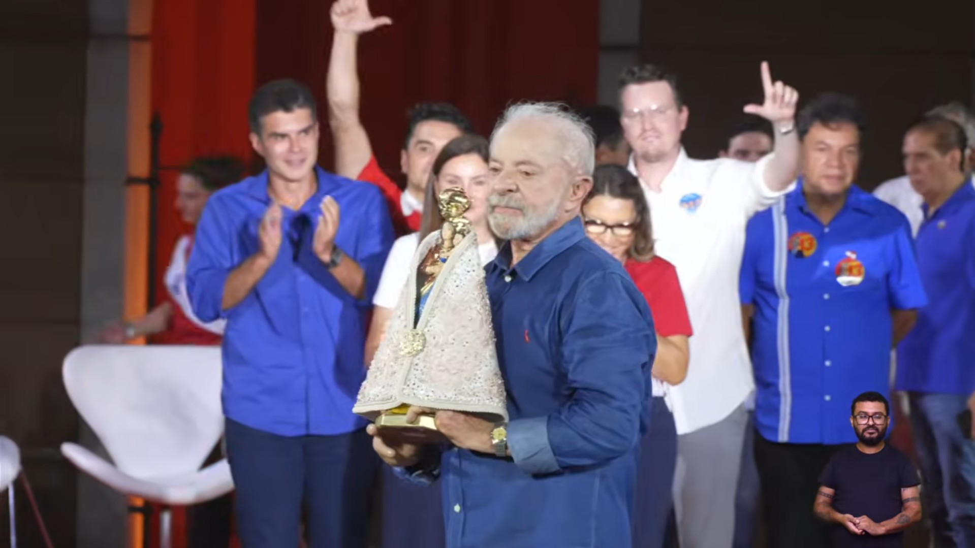Lula diz que 'ninguém vai avacalhar com Nossa Senhora Aparecida' enquanto ele for presidente