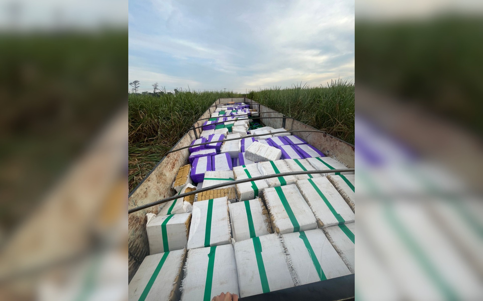 Apreensão de grande carga de drogas em uma carreta no interior paulista
