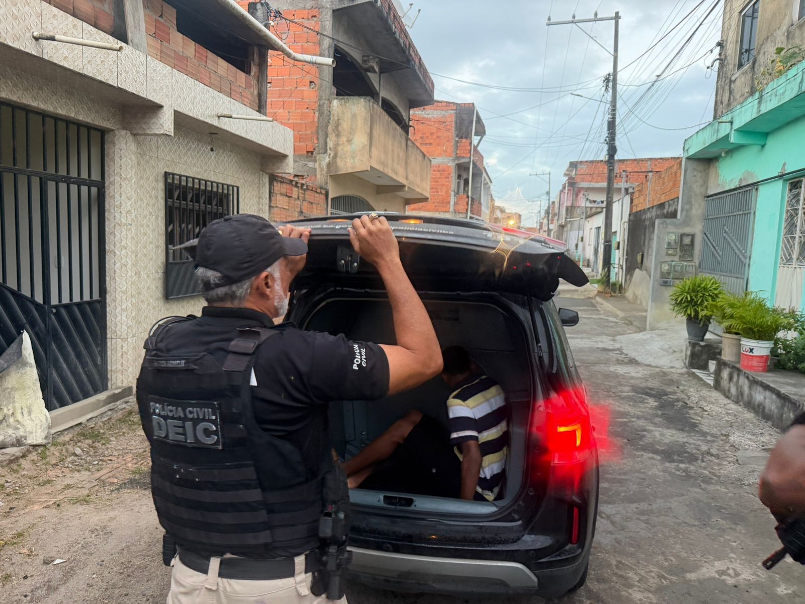 Homem é preso suspeito de furtar celulares de centro de distribuição na Bahia