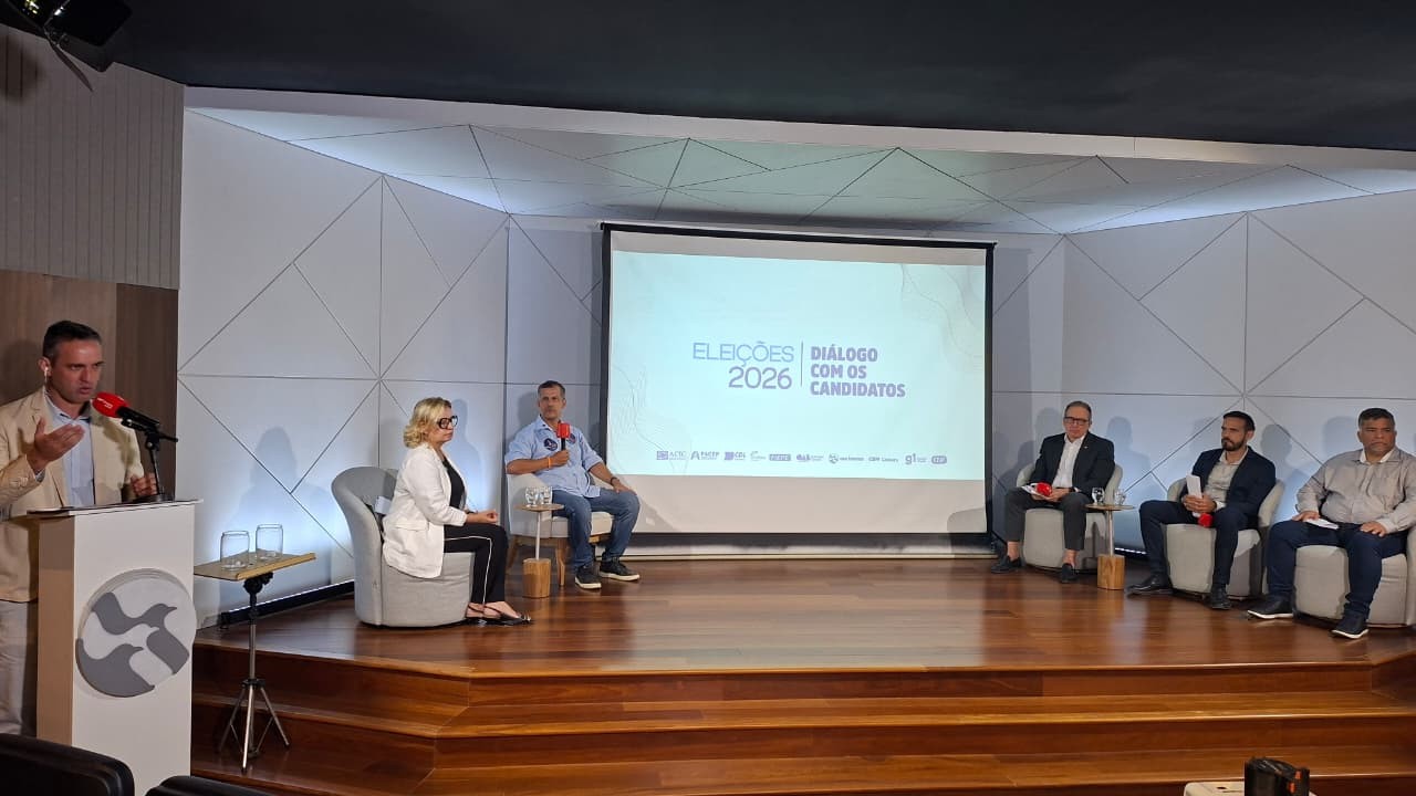 Carlos Sant’Anna, candidato ao Senado, participa de sabatina do Grupo Asa Branca
