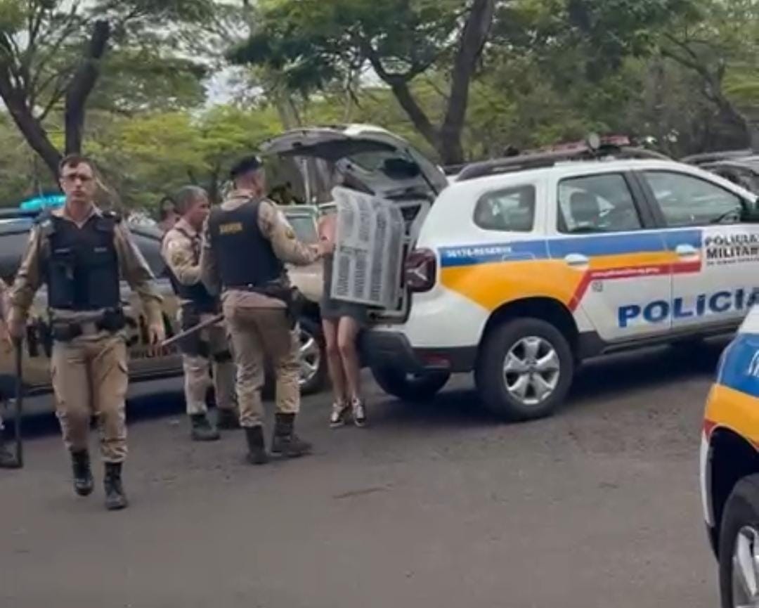 Menino de 8 anos sofre injúria racial ao ser chamado de ‘pobre favelado preto’ por mães de jogadores do time adversário em Uberlândia