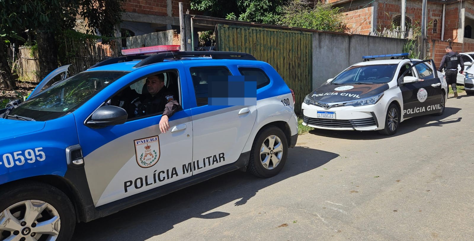 Dois homens são presos e adolescentes apreendidos por envolvimento com tráfico de drogas, em Paraíba do Sul