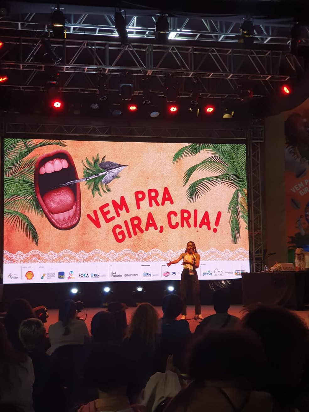 Medusa recitou três poesias e foi consagrada campeã nacional do campeonato de poesia falada na quinta-feira (19), no Rio de Janeiro — Foto: Arquivo pessoal