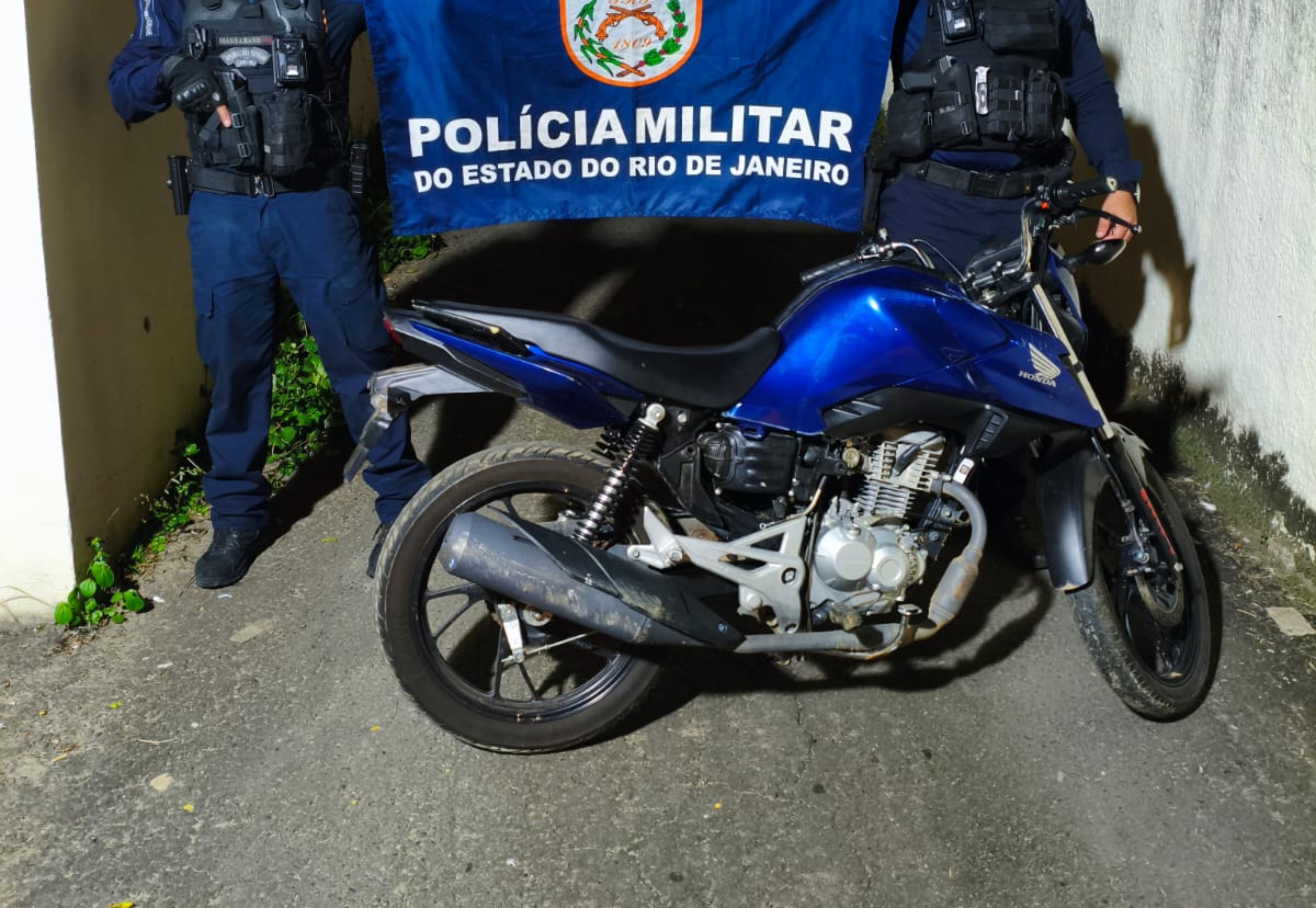 Homem é preso com moto suspeita de ser utilizada em homicídio em Três Rios