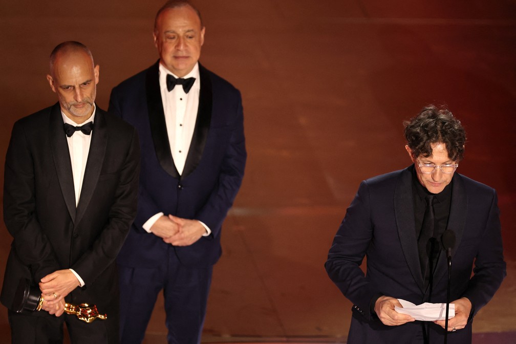 O diretor Jonathan Glazer recebe Oscar de Melhor filme internacional por 'Zona de Interesse' — Foto: REUTERS/Mike Blake