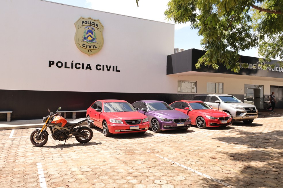 Operação policial que investigou os réus apreendeu carros de luxo e motocicletas — Foto: Luiz de Castro/SSP TO