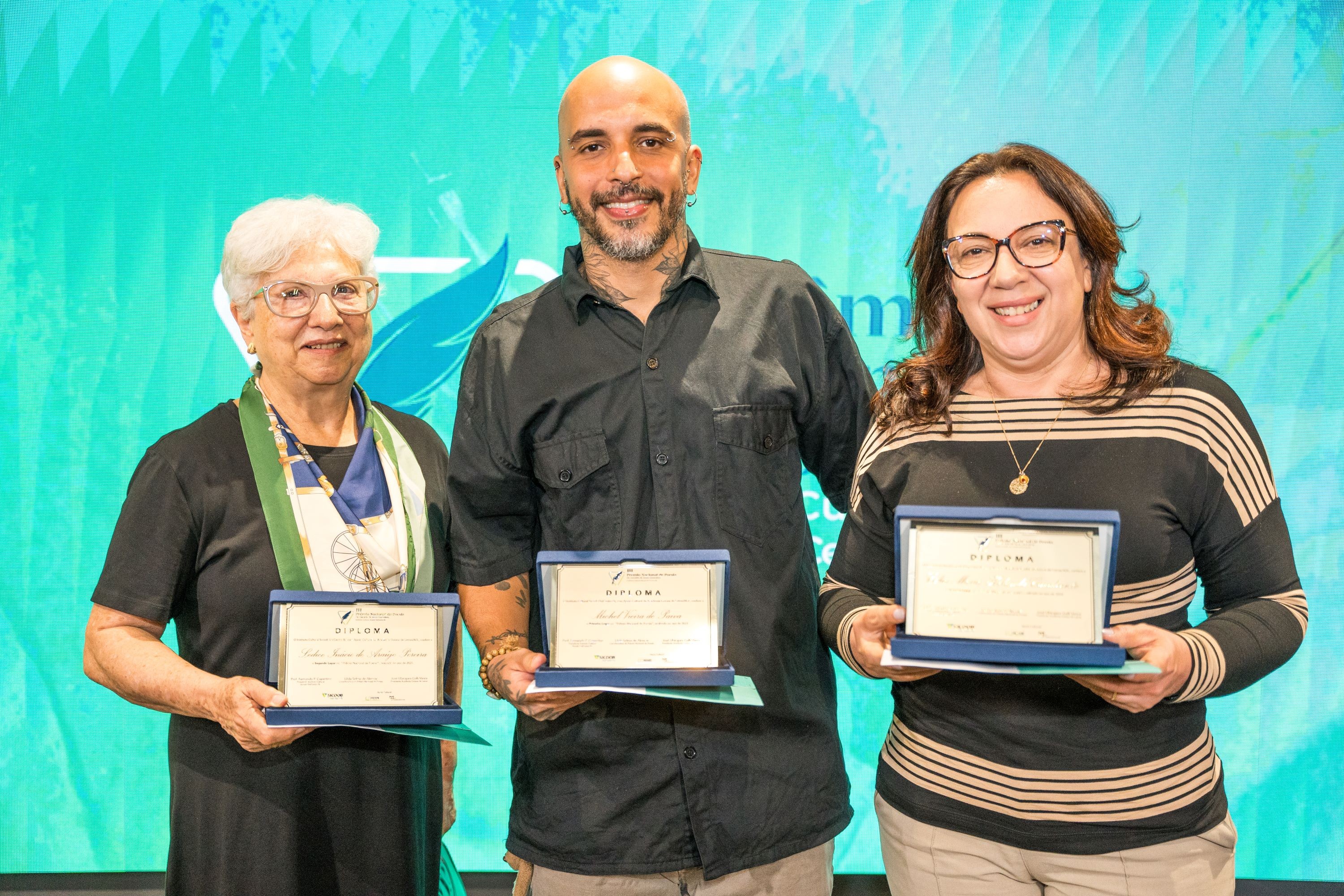 Inscrições para o 4º Prêmio Nacional de Poesia do Instituto Cultural Sicoob UniCentro Br terminam dia 31
