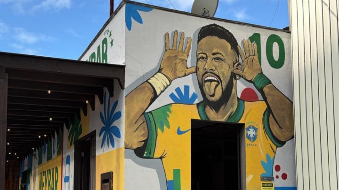 'Neybar': bar leva nome de Neymar e abre com expectativa de transmitir o hexa em Criciúma
