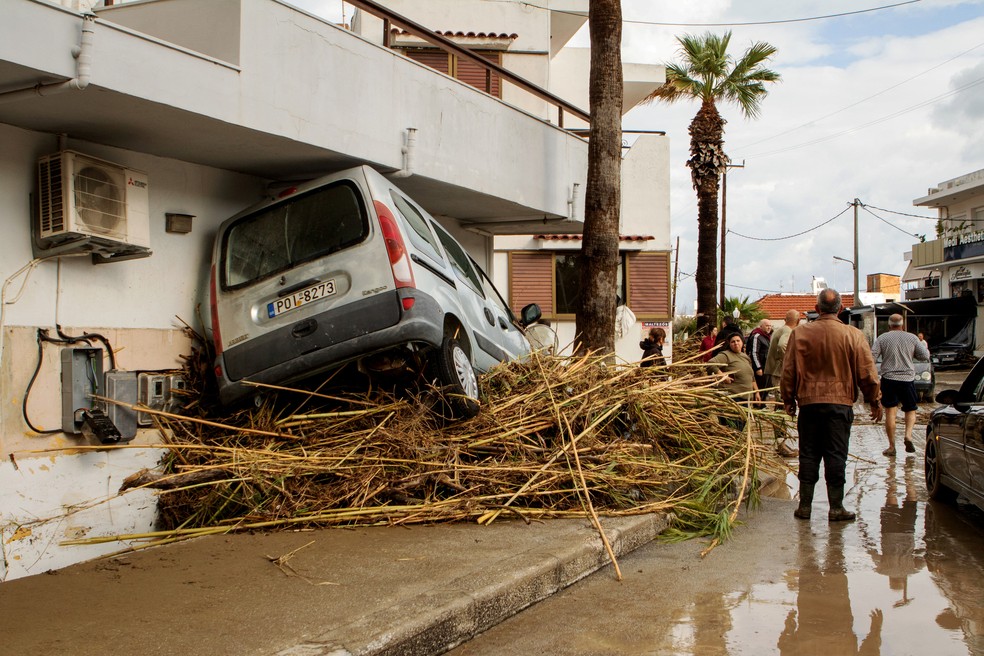 Estragos causados pela tempestade Bora na área de Lalysos, na ilha de Rodes, Grécia — Foto: REUTERS/Lefteris Damianidis