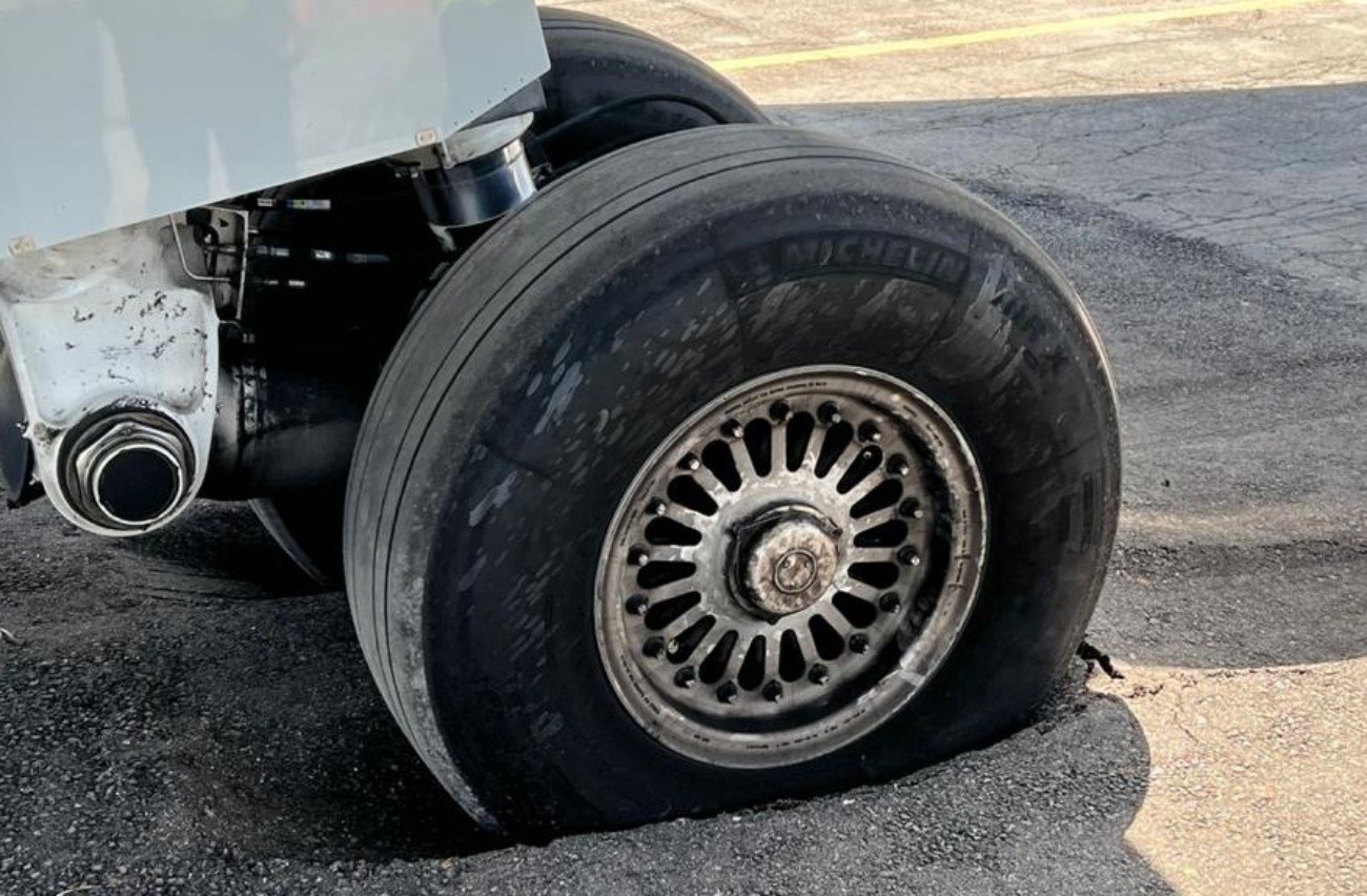 Área do aeroporto de Fernando de Noronha onde avião atolou ainda não foi recuperada; obra está atrasada