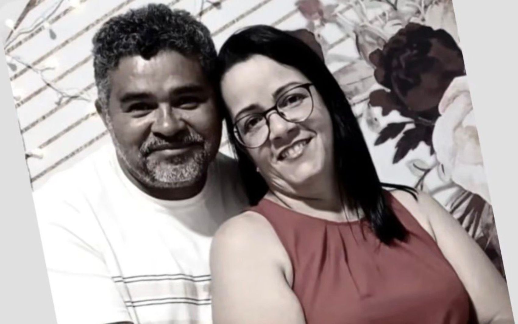 Familiares e amigos se despedem de casal que morreu após acidente em Itabaiana