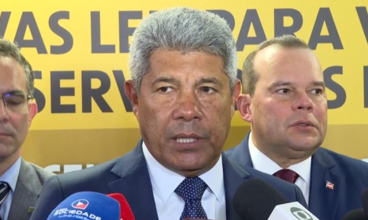 Governador da Bahia sanciona leis que reajustam salários de 45 mil servidores 