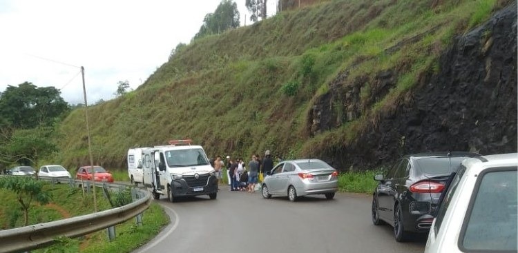 Jovem morre após moto derrapar em cacos de vidro na BR-356 