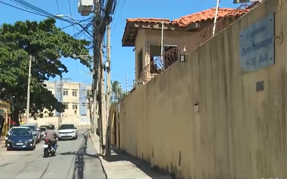 Tentativa de homicídio aconteceu dentro de condomínio em Patamares — Foto: TV Bahia