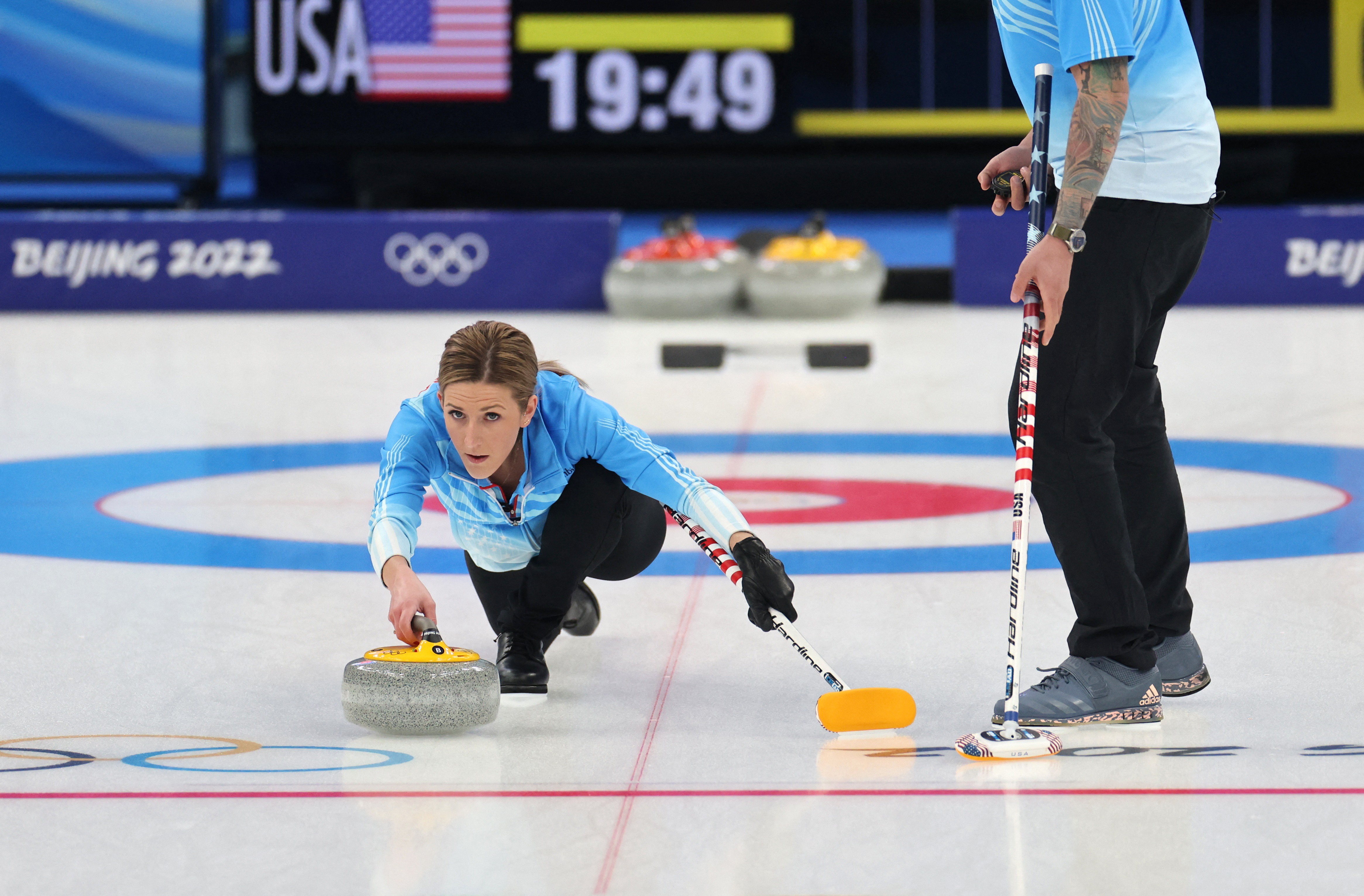 A inexplicável física do curling, o esporte da vassoura no gelo