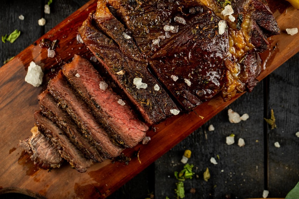 As carnes vermelhas concentram grande quantidade de gordura saturada. — Foto: Freepik