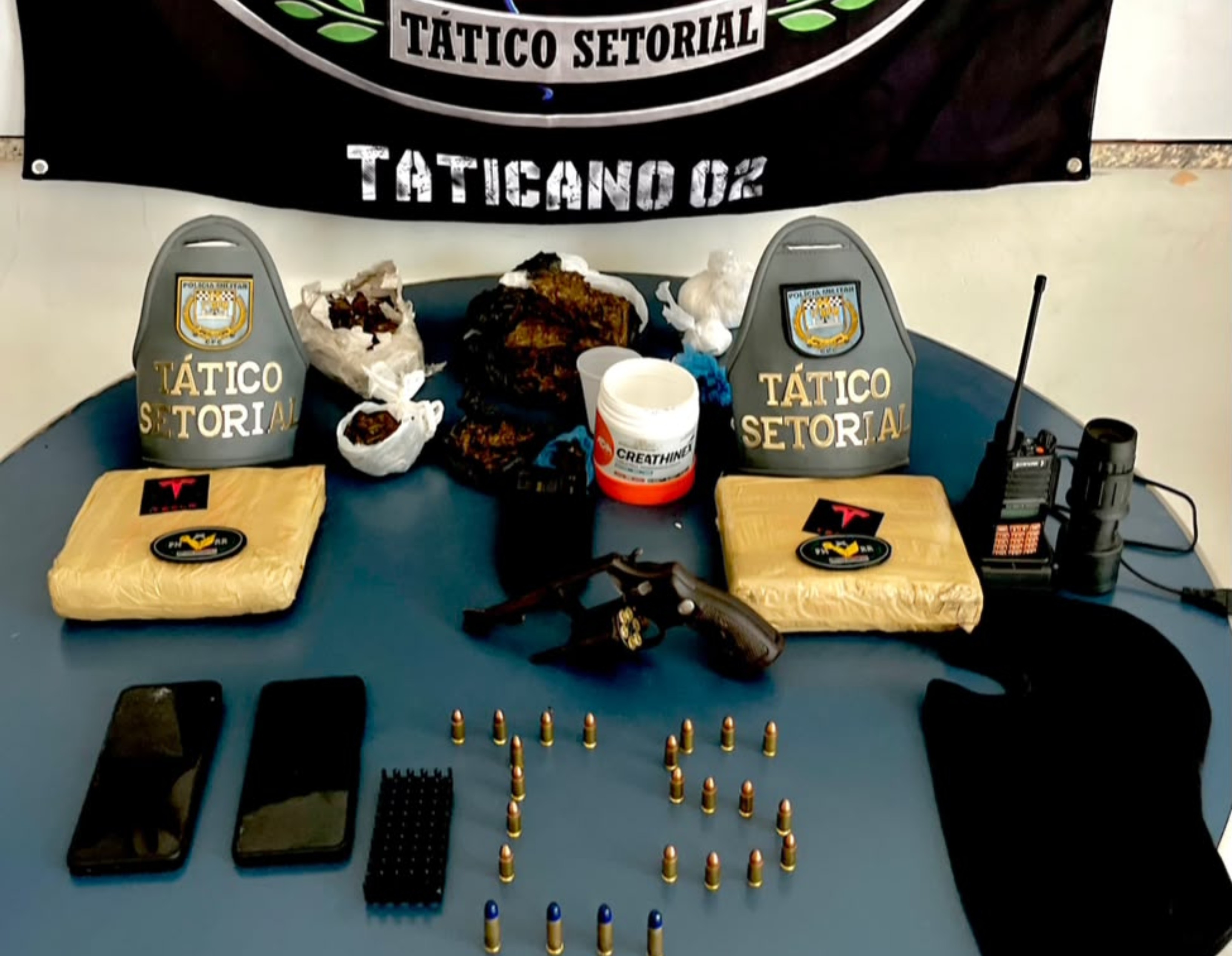 Dupla é presa com cocaína, skunk e arma de fogo no Liberdade, em Boa Vista