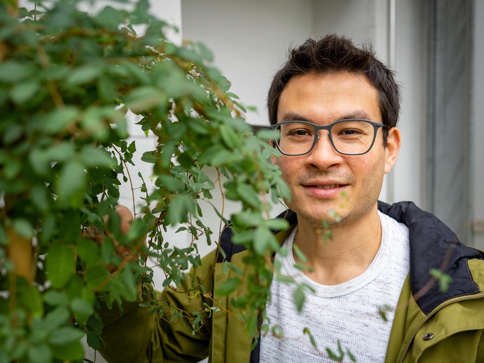 O cientista brasileiro Felipe Yamashita, premiado com o IgNobel por causa da sua pesquisa sobre uma espécie de planta conhecida há mais de 200 anos e usada por povos indígenas do sul da América do Sul. — Foto: Felipe Yamashita