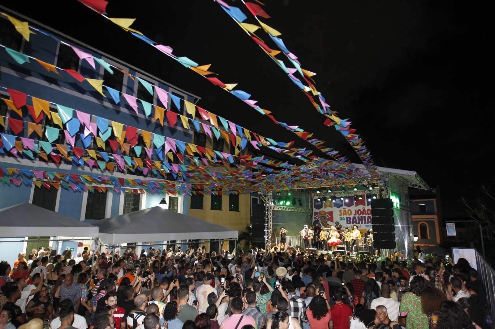 Pesquisa aponta que comércio local cresce 61% durante festejos de São João na Bahia