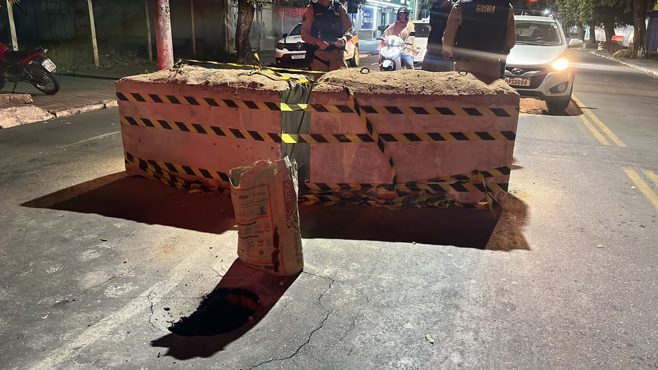 Bloco de concreto provoca dois acidentes em intervalo de uma hora em Governador Valadares