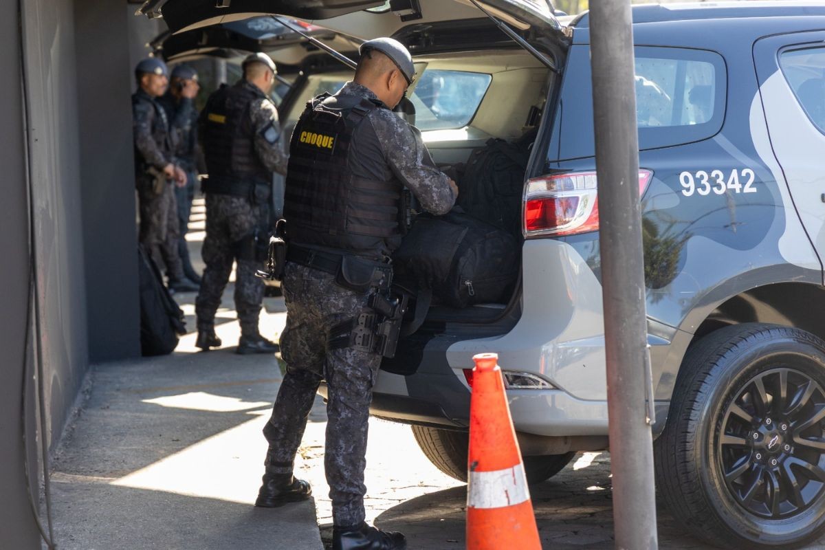 PM prende dois procurados da Justiça durante operação na Baixada Santista; VÍDEO