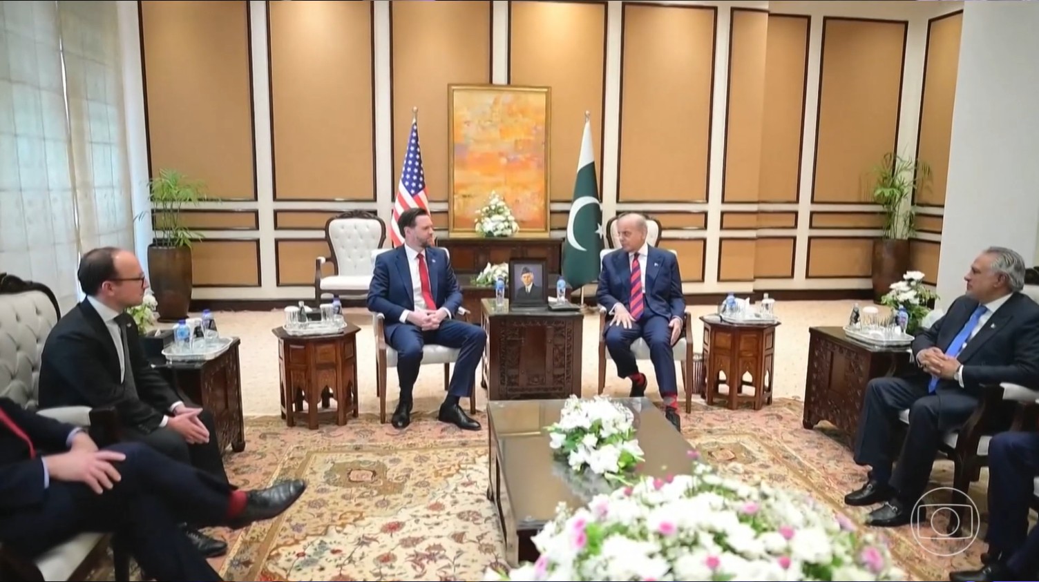 Em encontro histórico no Paquistão, EUA e Irã negociam fim da guerra sob clima de desconfiança