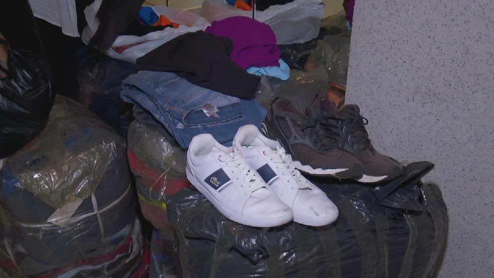 Doação de roupas feita em Goiânia para as vítimas de enchentes no Rio Grande do Sul — Foto: Reprodução/TV Anhanguera