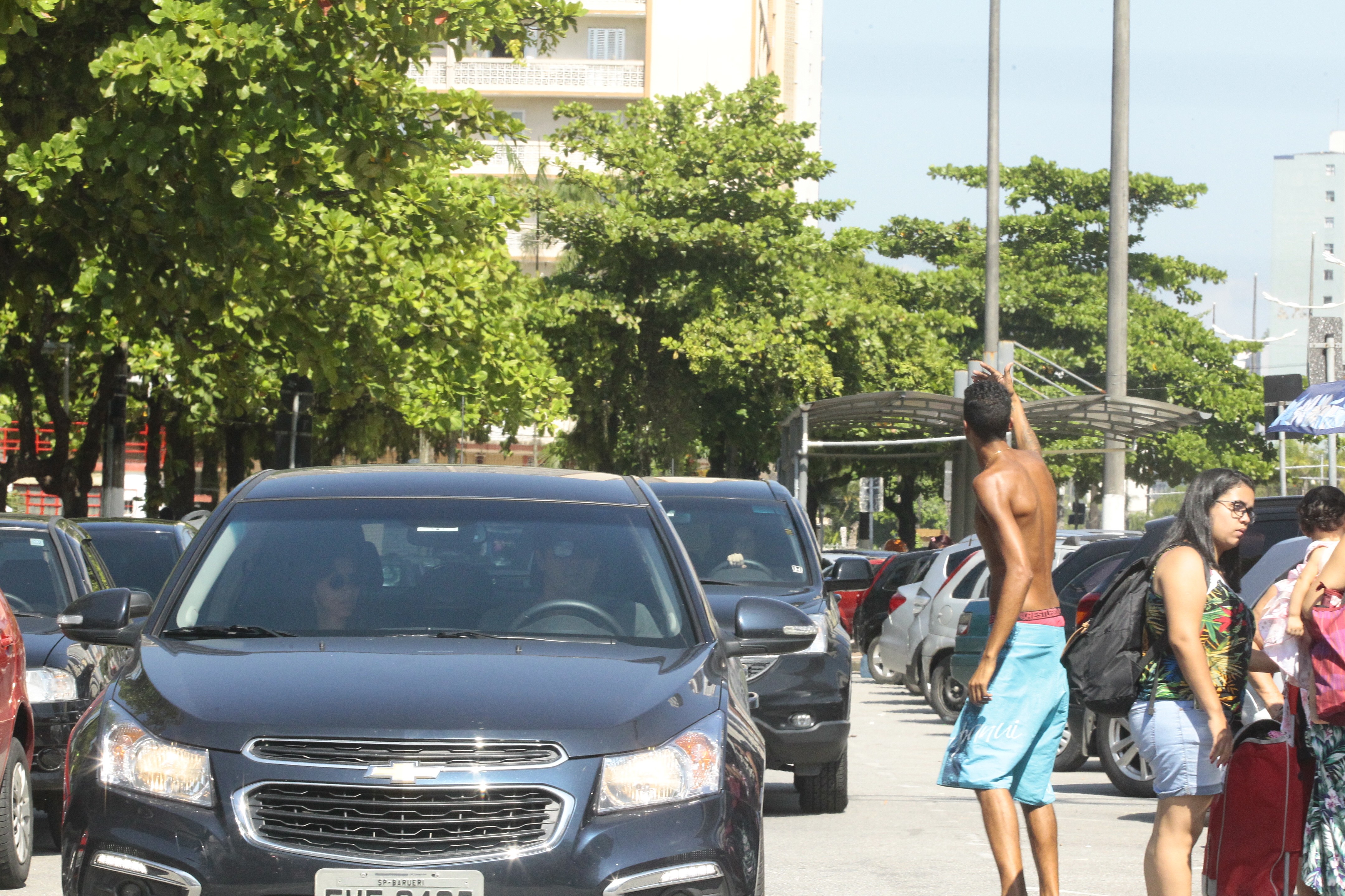Flanelinhas regulamentados? Câmara de Santos analisa proposta que prevê 'contribuição' apenas por Pix