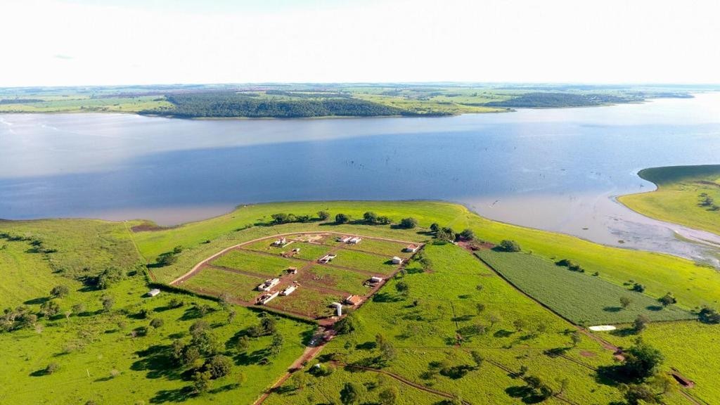 Pai é levado por correnteza após salvar filha de 10 anos que se afogava no Rio Grande, em MG