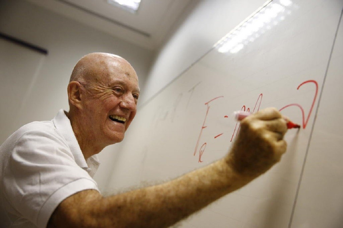 Morre Ênio Kaufmann, professor de física e fundador de curso pré-vestibular no RS