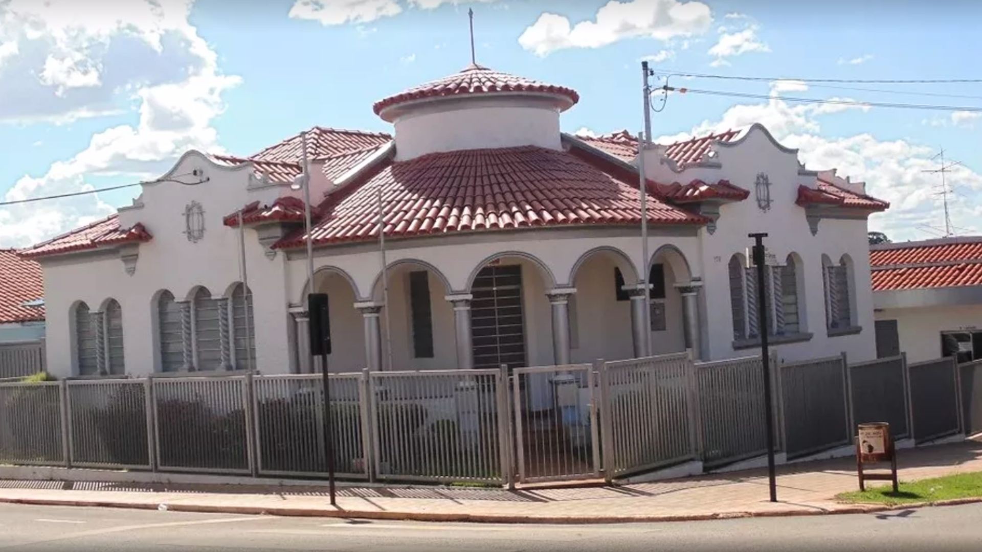 Concurso da Prefeitura de Coromandel oferece 37 vagas e salário de até R$ 7,8 mil; veja cargos