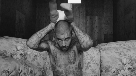 Novo álbum de Justin Bieber é um pouco chato (mas essa é também sua maior qualidade); leia crítica - 'Swag', lançado de surpresa pelo cantor após hiato de 4 anos, tem produção minimalista e com pouco estimulo. Para ouvidos desacostumados, pode ser monótono.